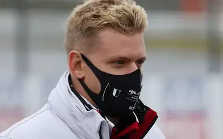 Três homens são condenados à prisão por tentativa de chantagem contra família de Schumacher