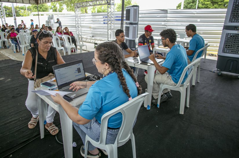 11º Emprega Maceió atrai público no Benedito Bentes com 100 fichas diárias