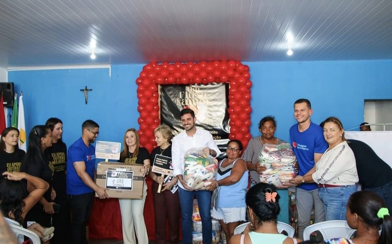 Em parceria com TJ, prefeito Dalminho entrega absorventes da campanha “Um Fluxo de Amor” a mulheres de Belo Monte