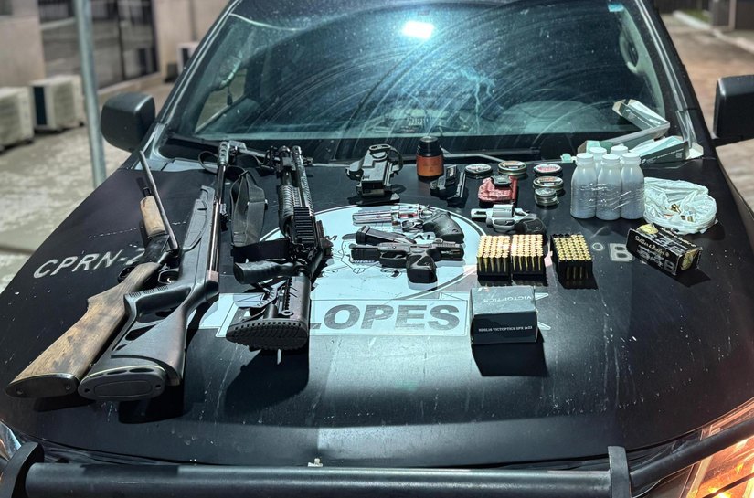 PM e PC apreendem arsenal e prendem dupla suspeita em ação integrada em Ibateguara