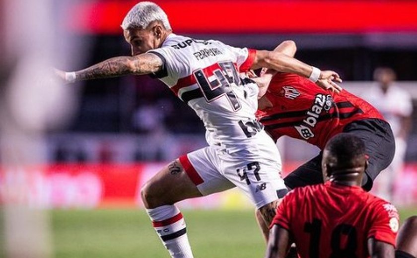 Ferreira treina e deve reforçar São Paulo contra o Vasco no retorno do Campeonato Brasileiro