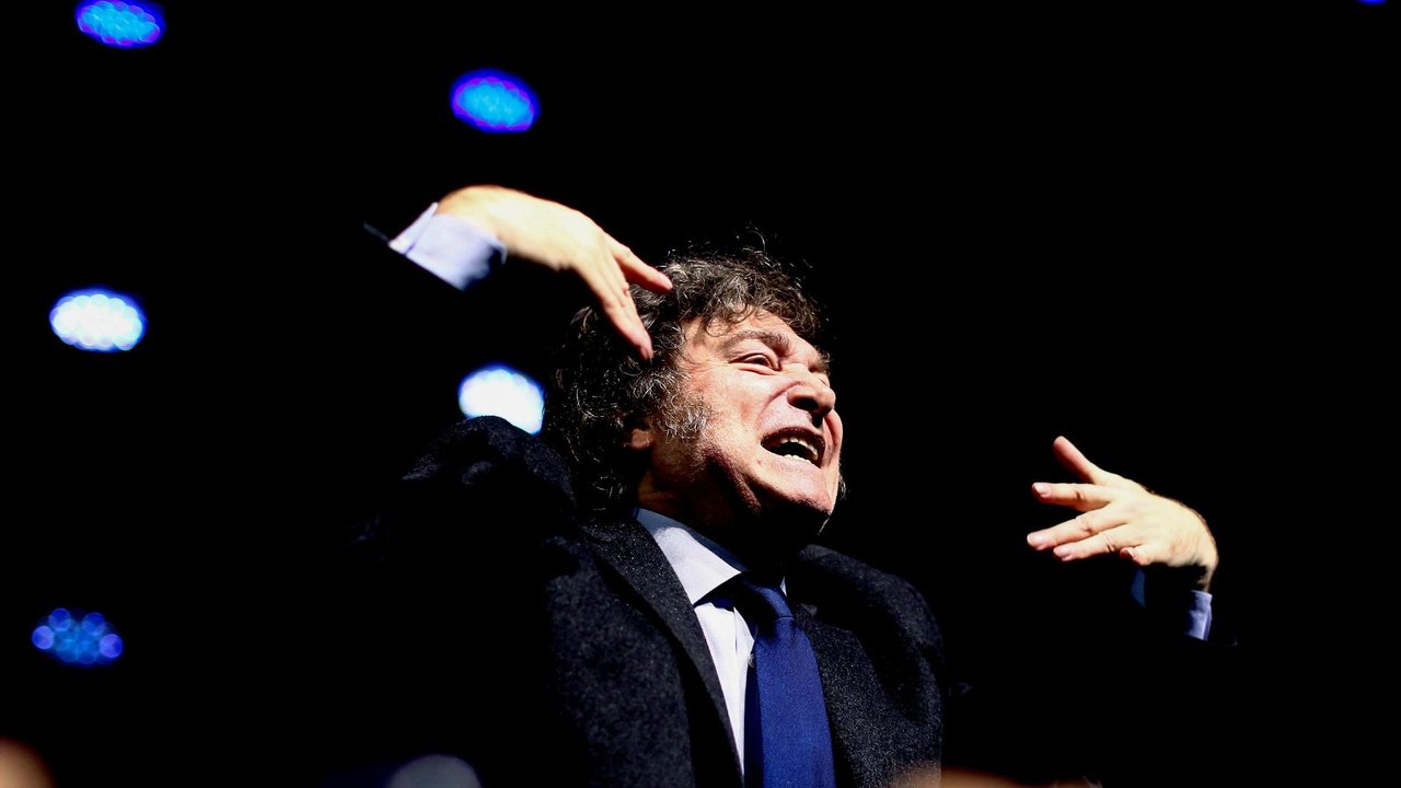 Javier Milei anuncia viagem ao Brasil em apoio a Flávio Bolsonaro
