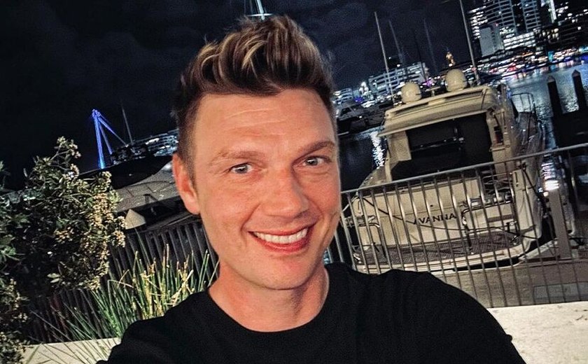 Nick Carter, do Backstreet Boys, canta para fã com doença terminal em vídeo emocionante