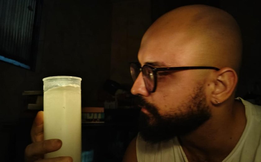 Ensaio aberto: jornalista Jamerson Soares une literatura e teatro em peça solo em Maceió