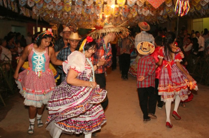 Arapiraca: Arraiá Rancho de Palha integra idosos em sua quadrilha