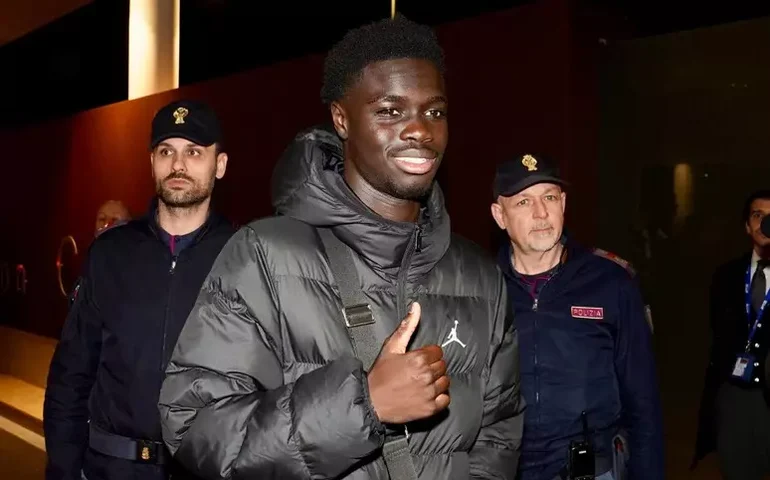 Após fracasso por Raspadori, Roma compra joia francesa Robinio Vaz