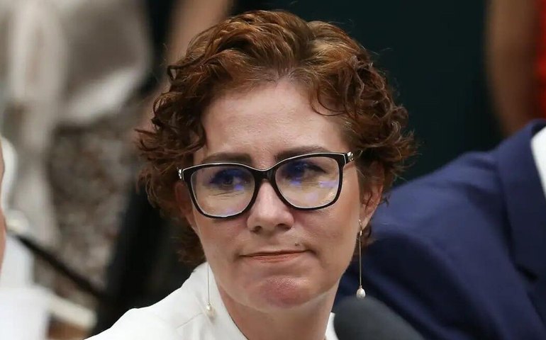 Zambelli foragida: deputada segue livre na Itália, apesar de alerta da Interpol