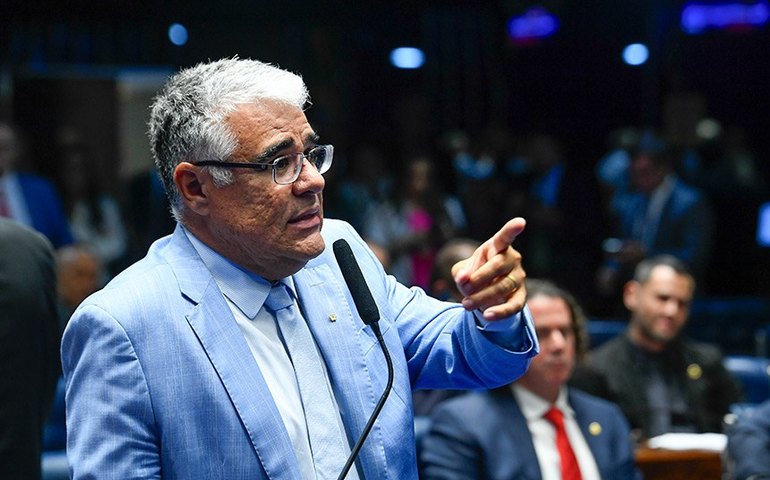 Girão vê inércia do governo Lula na operação do Rio e alerta para a segurança do Ceará