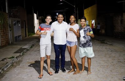 Prefeitura de Palmeira entrega nova iluminação em LED no conjunto Edval Gaia 