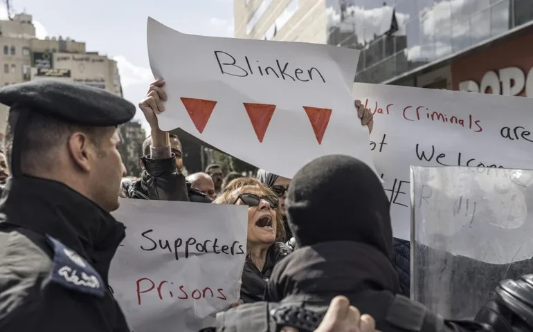 Exército de Israel reconhece ter passado 'involuntariamente' sobre corpo de palestino na Cisjordânia