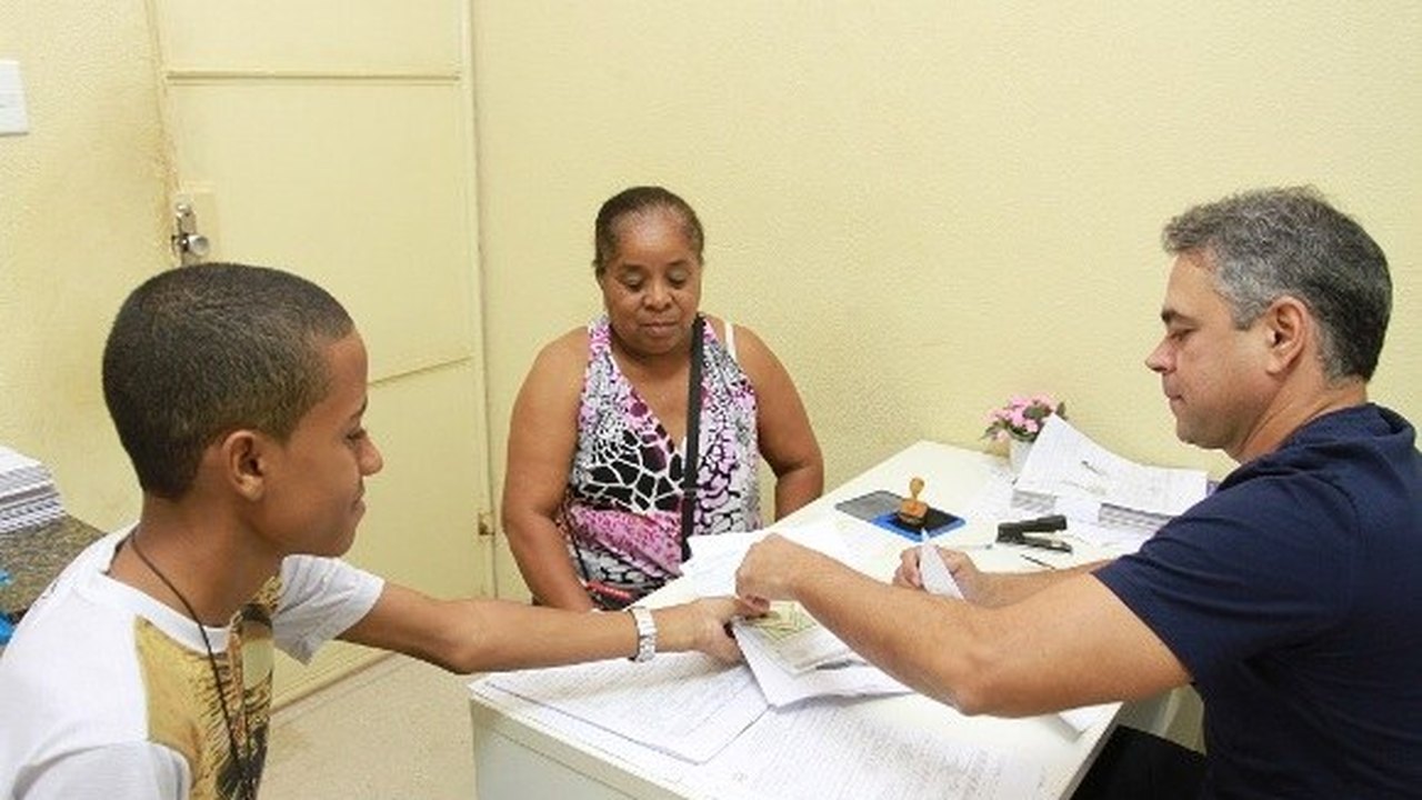 Escolas da rede estadual realizam confirmação de matrículas de alunos novatos