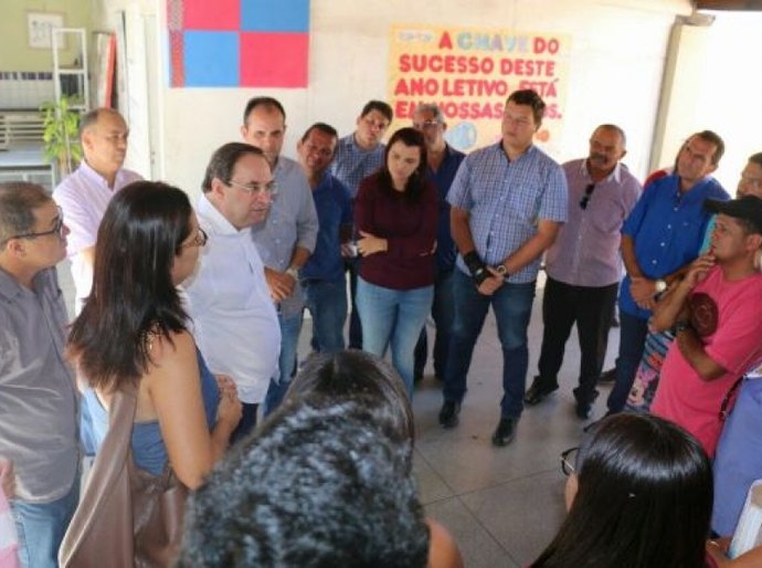 Luciano Barbosa anuncia recuperação de escola estadual em Carneiros