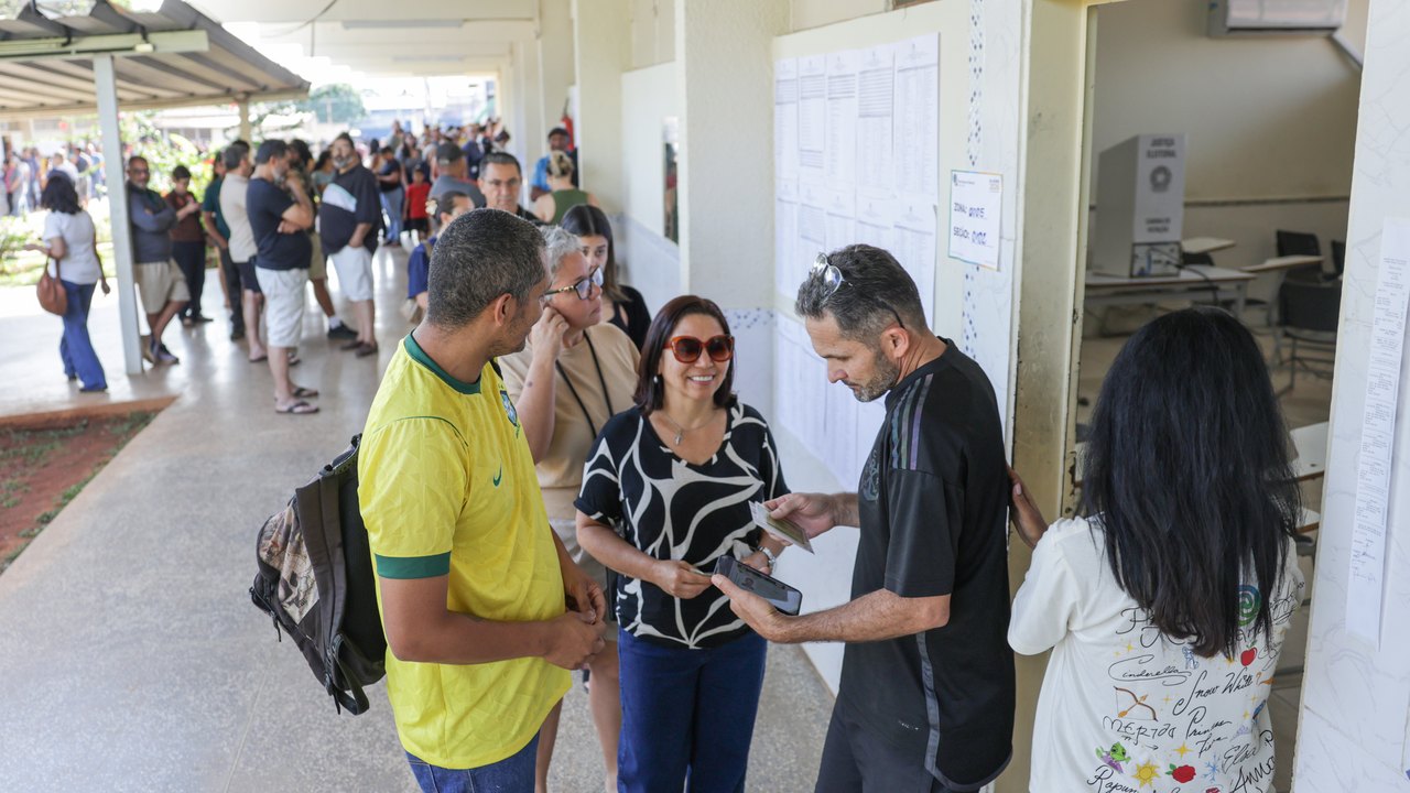 Trabalhador tem direito de se afastar do serviço para votar; confira a lei