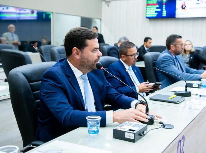 Vereador Chico Filho repercute entrega de pavimentação de 114 ruas na Santa Lúcia