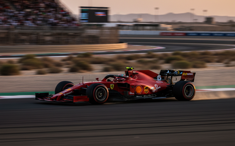 Leclerc 'voa' com a Ferrari e fecha pré-temporada no Bahrein com melhor tempo; Bortoleto é 7º
