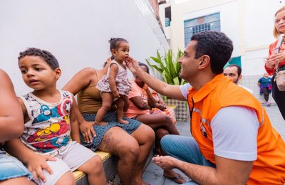 Prefeito JHC confere funcionamento de abrigo para acolher famílias desabrigadas 