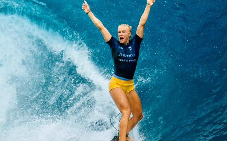 Weston-Webb cai nas quartas e duelo entre Medina e Chumbinho é adiado por falta de ondas