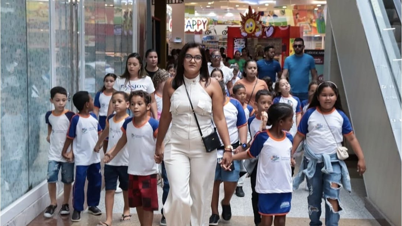 Educação de Belo Monte proporciona dia especial a crianças da rede municipal de ensino com visita ao shopping de Arapiraca