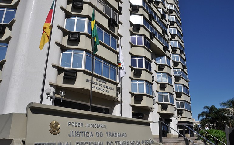 Tribunal manda indenizar caixa de loja grávida chamada de 'preta burra' e rebaixada de cargo