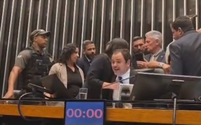 Glauber fala sobre a ocupação da cadeira de Motta na Câmara