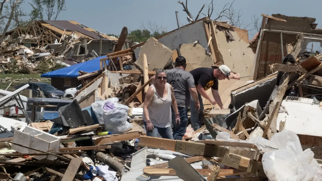 Número de mortos por tornados sobe para 21 nos EUA; vídeos mostram rastros de destruição