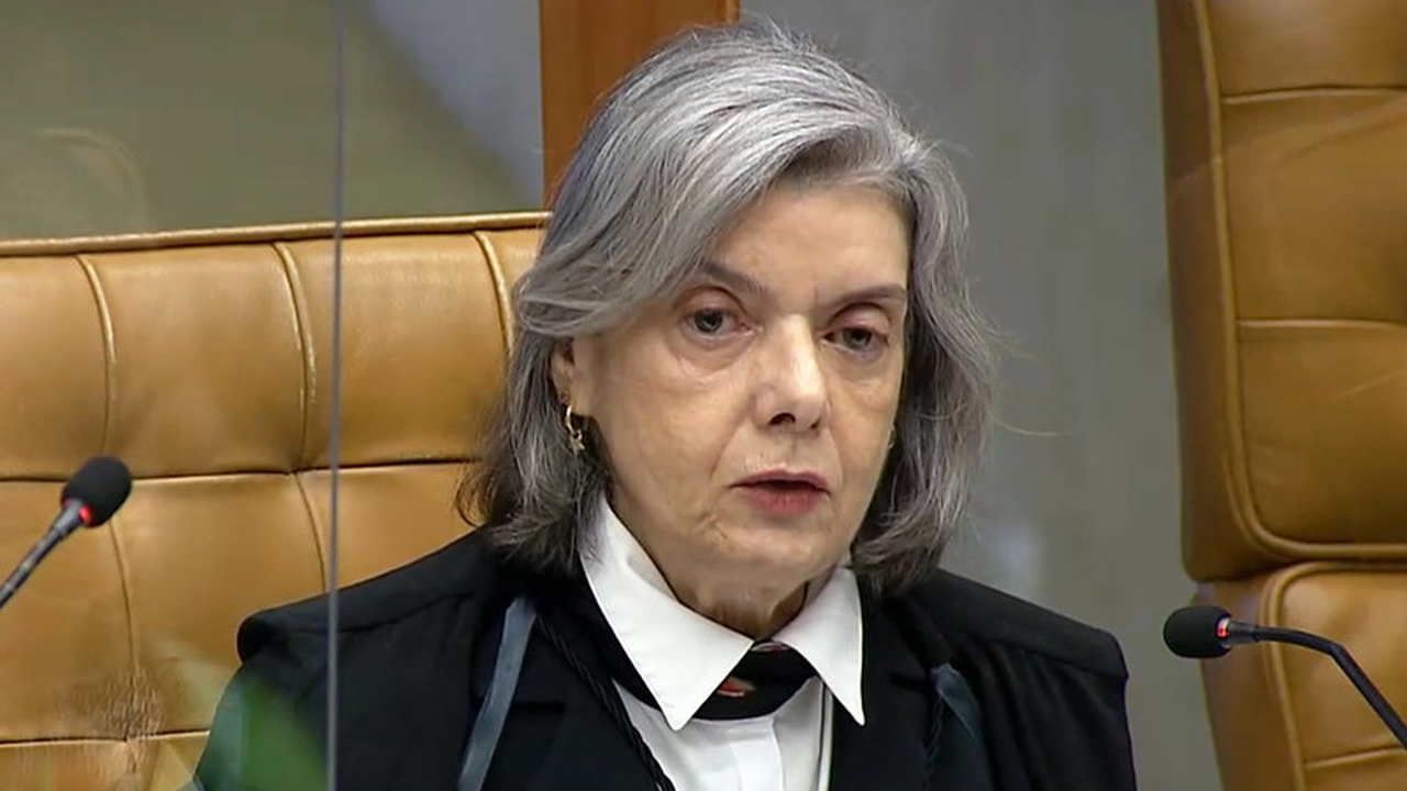 Cármen Lúcia renuncia ao mandato no TSE antes do término previsto