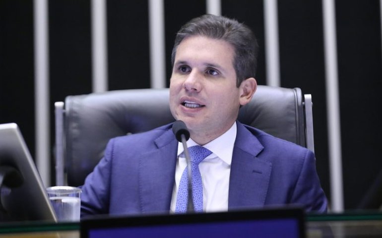 Câmara aprova regime de urgência para 9 projetos de lei