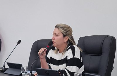 Câmara de Pilar aprova projetos de Thaís Canuto para  combater violência e maus-tratos contra idosos 