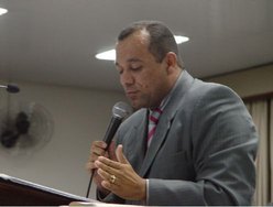 Pr. Daniel Silva ministrando a Palavra