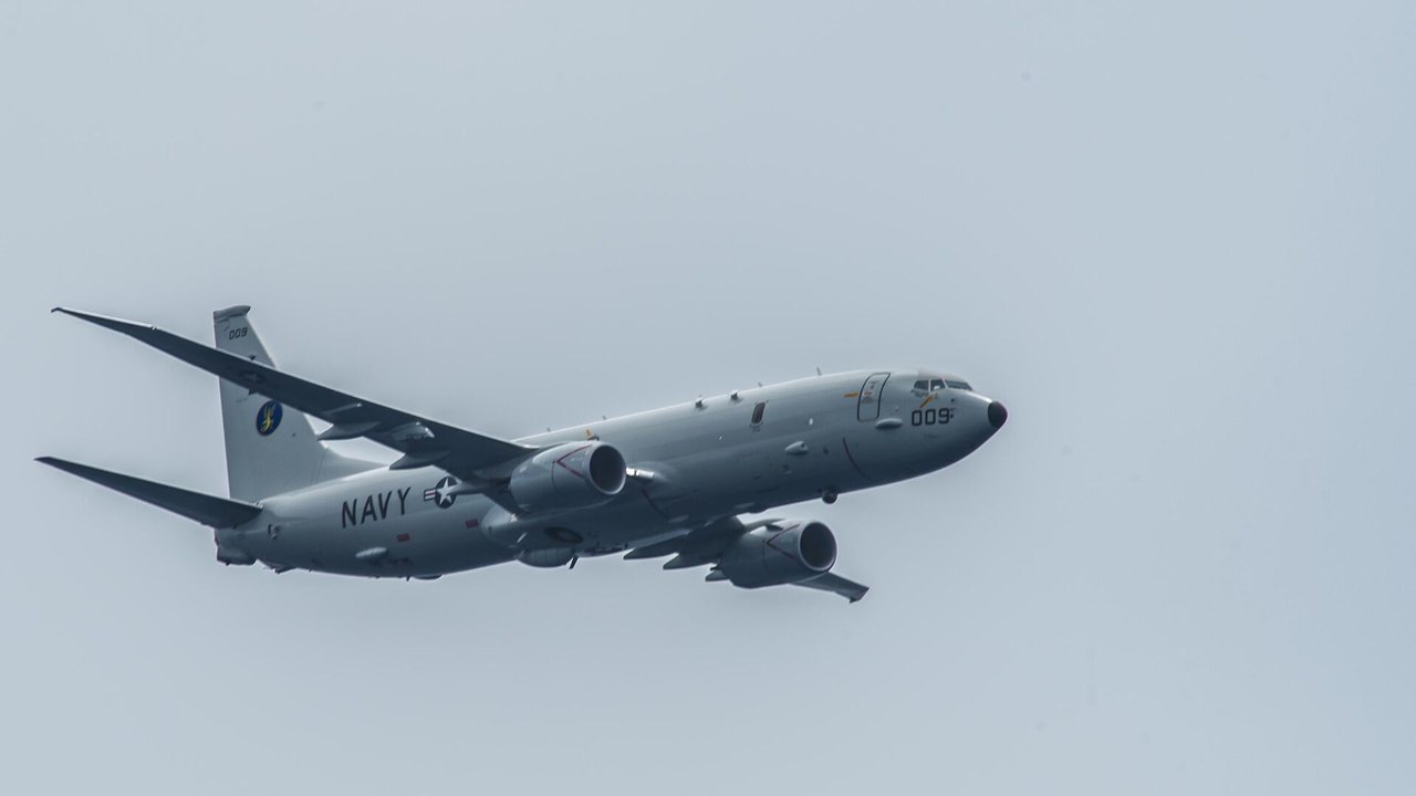 Avião P-8A Poseidon dos EUA cruza estreito de Taiwan após patrulha marítima da China