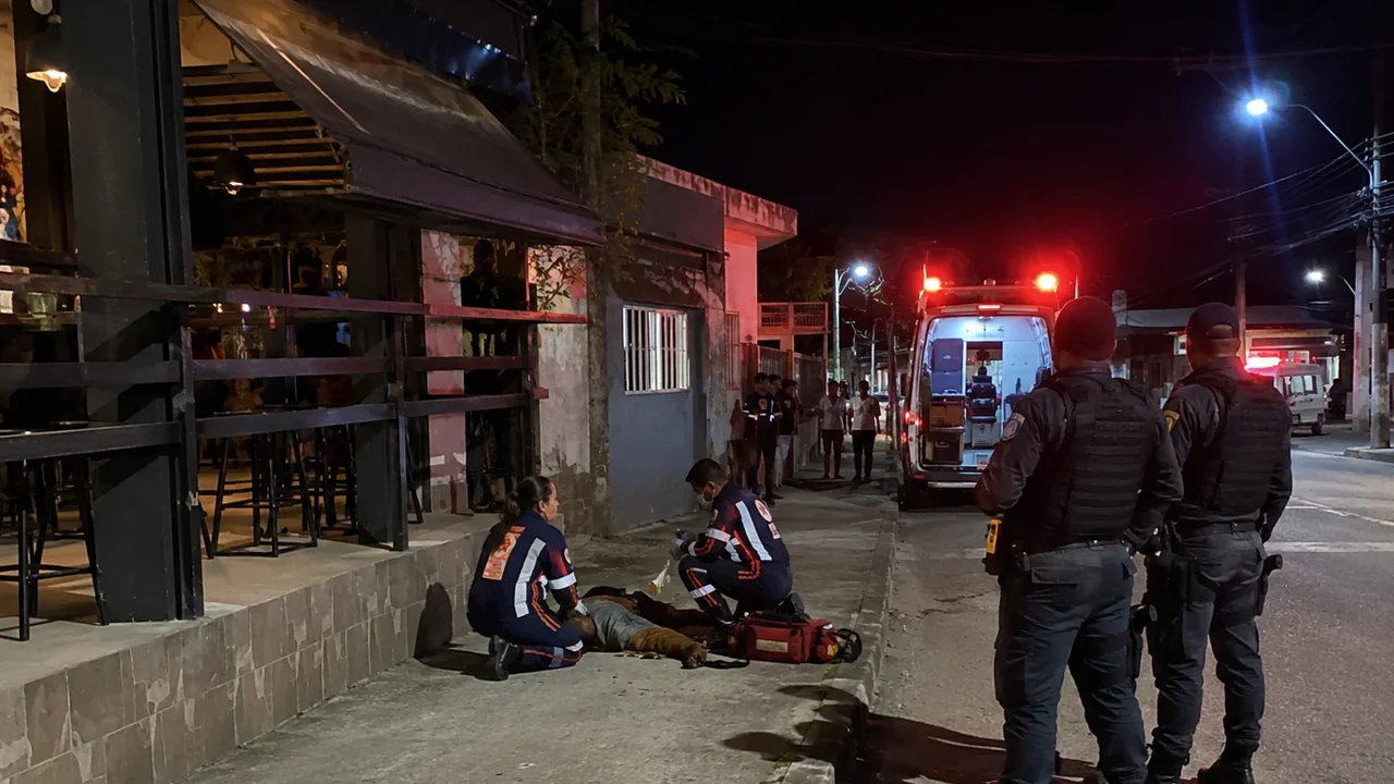 Homem em situação de rua é atacado com pedradas e fica gravemente ferido em Maceió