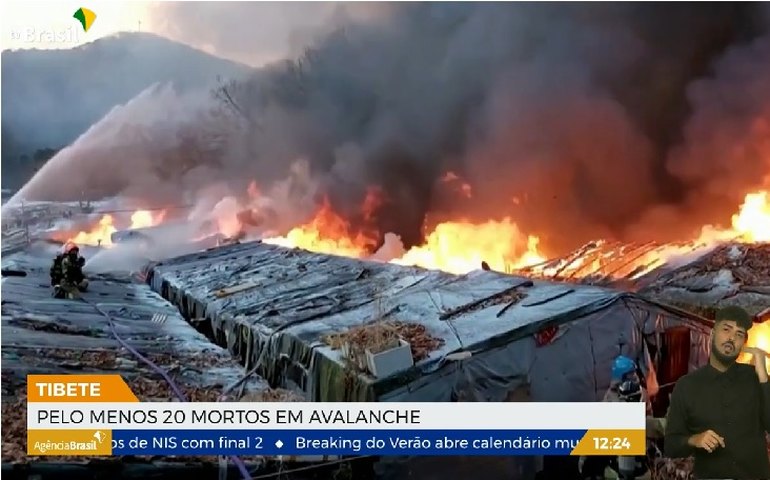 Incêndio de grandes proporções atinge uma favela em Seul