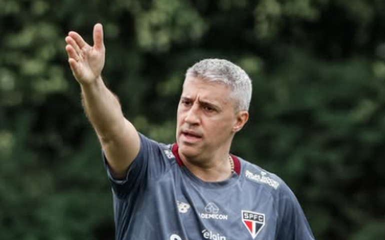Crespo e Palermo, artilheiros argentinos, duelam no comando de times que sofrem para fazer gols