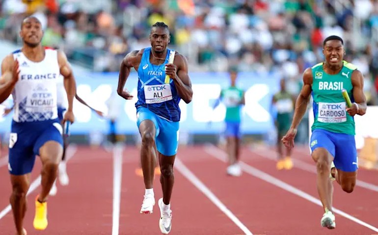Thiago Braz e revezamento 4x100m garantem vaga na final do Mundial de Atletismo