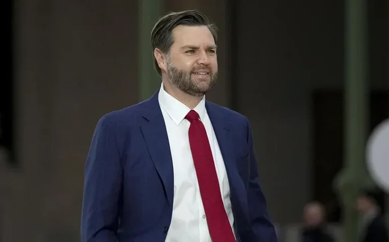 Não faz sentido EUA ter grande déficit para comprar produtos estrangeiros, diz JD Vance