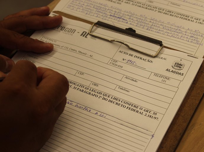 Procon Alagoas aplica mais de 200 multas a rede de lojas de celulares por práticas abusivas