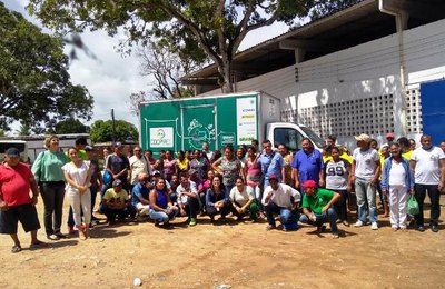Associações de catadores conhecem funcionamento de cooperativas de reciclados 