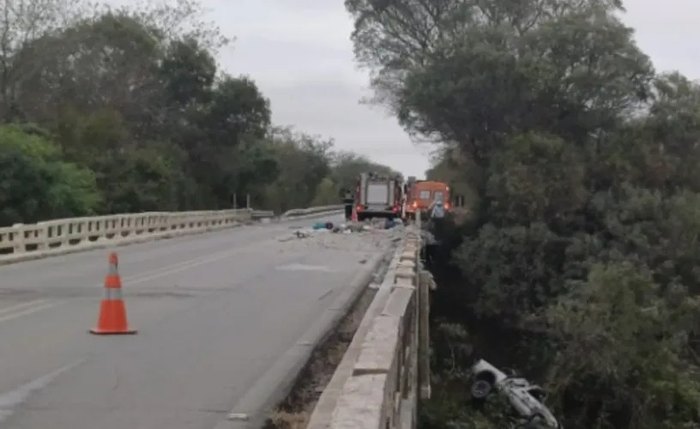 Grave acidente deixa três mortos e dois feridos