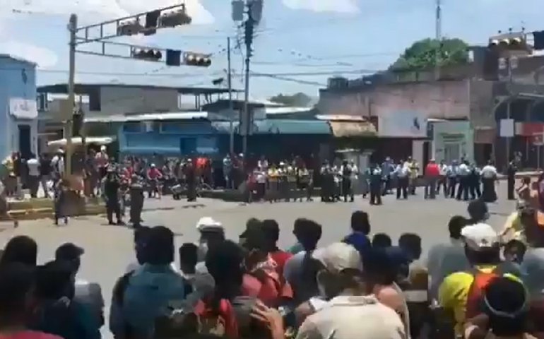 Venezuela registra tumultos e saques a comércios