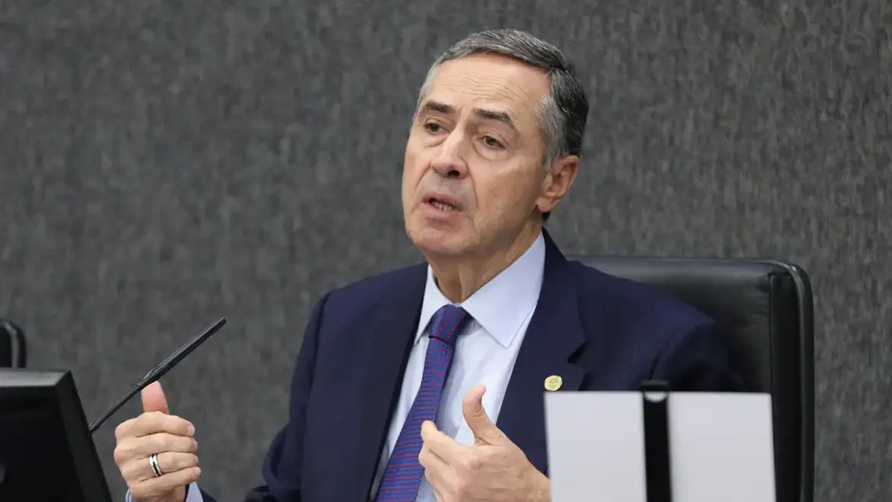 No STF, Barroso redistribui ação contra derrubada do IOF e Moraes será relator