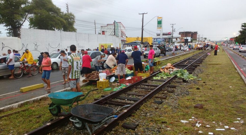 feira bairro suíssa 1/ Milton Santos 