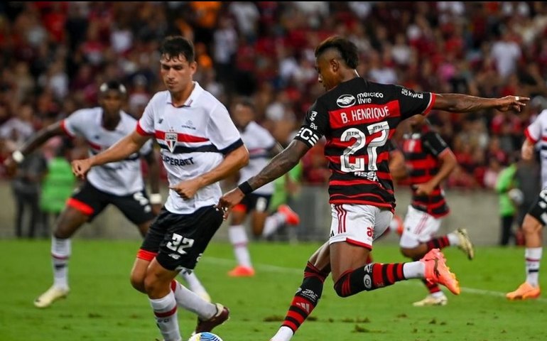 Flamengo vence São Paulo no Maracanã e aumenta pressão sobre o trabalho de Thiago Carpini