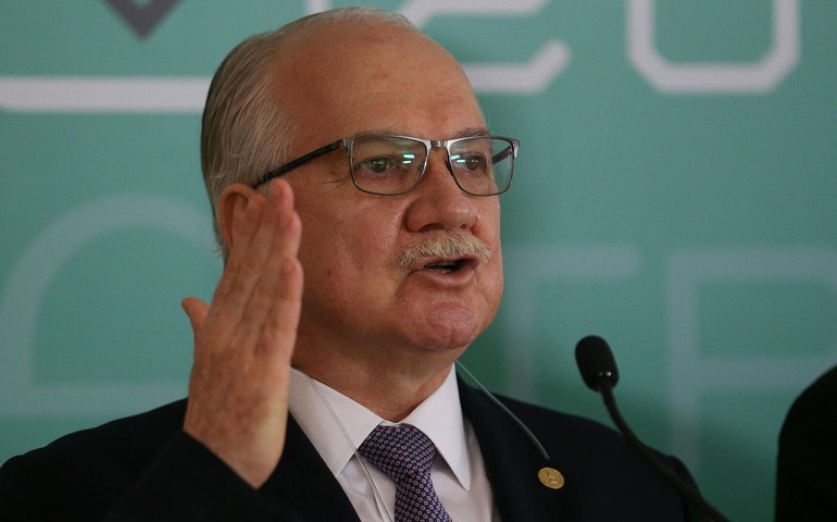 Mídia: completando 10 anos no STF, Fachin defende contenção do Judiciário
