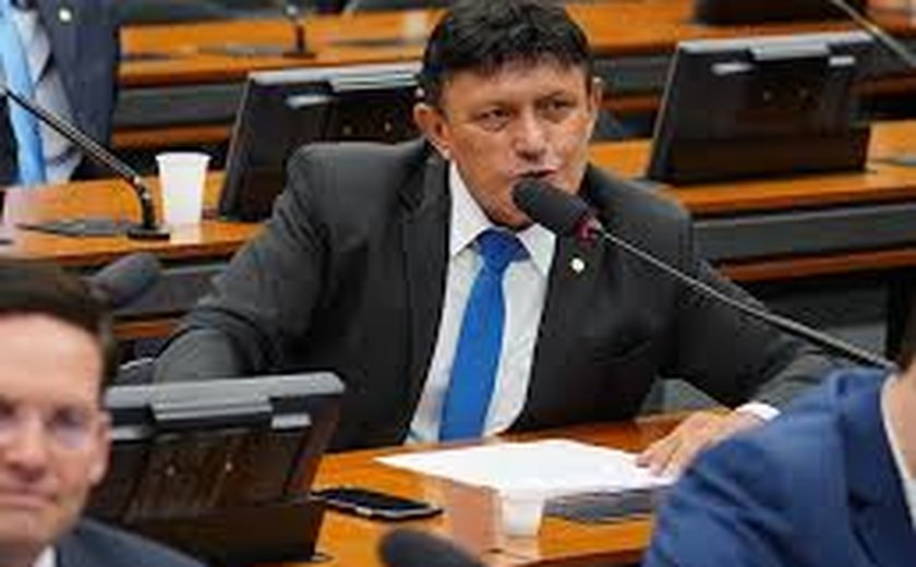 Quem é o deputado que promove baixarias na Câmara e tem apoio de Bolsonaro para Belém