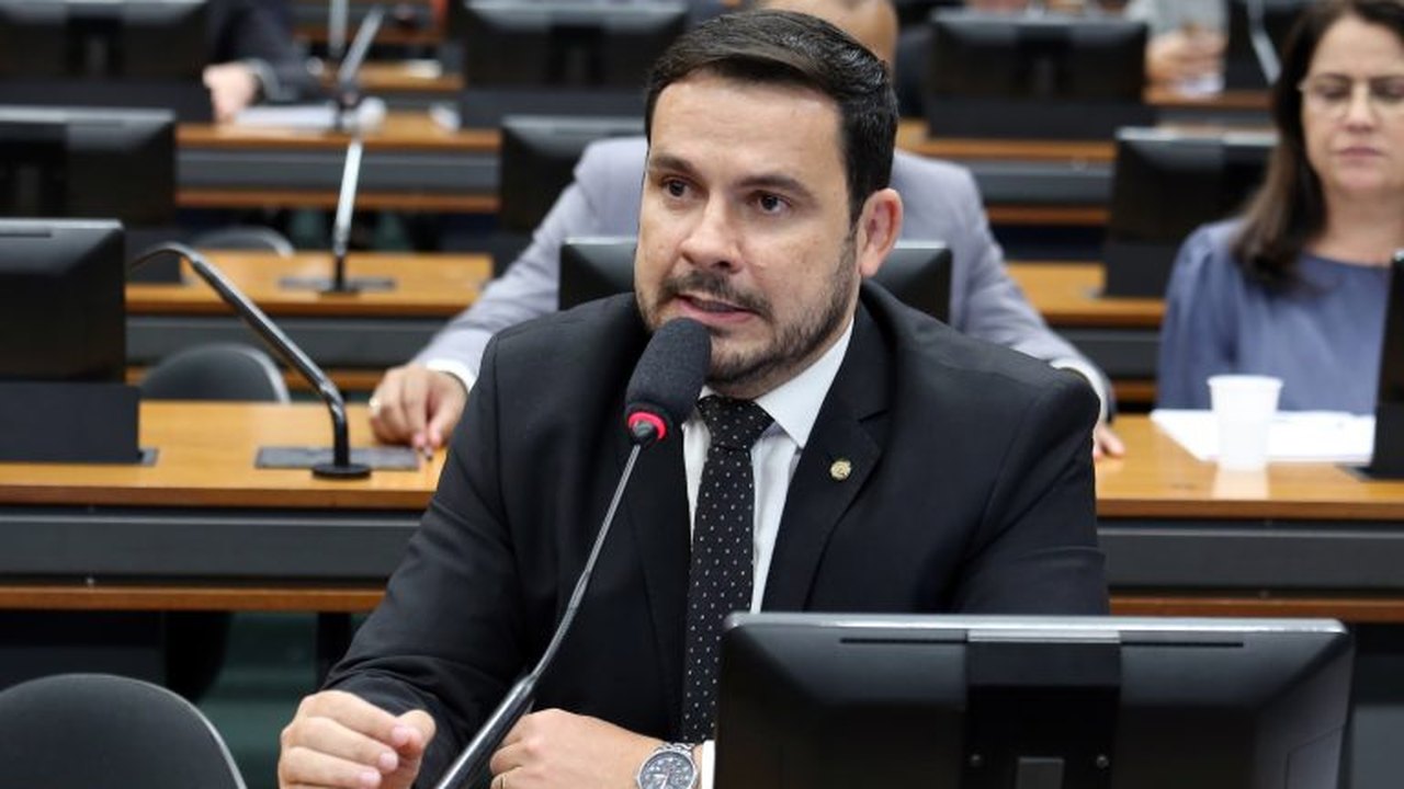 CCJ aprova proposta que garante inviolabilidade do sigilo de comunicações realizadas por meio digital
