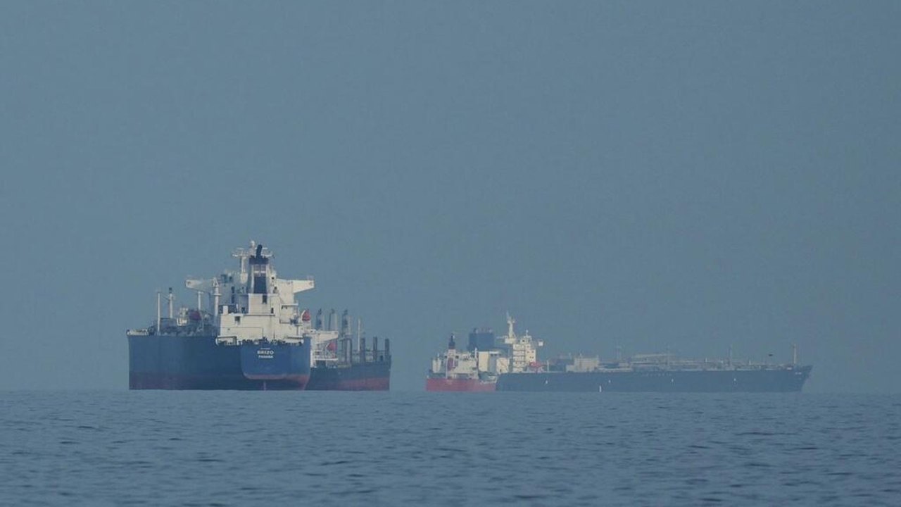 Navios que violem regras do estreito de Ormuz estarão sujeitos a restrições, adverte Irã