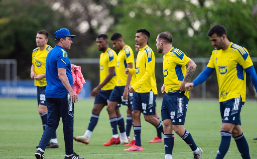 Jogadores do Cruzeiro anunciam fim da greve e voltam aos treinos