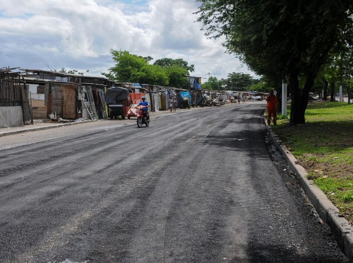 Prefeitura intensifica recuperação de vias em várias áreas da capital alagoana