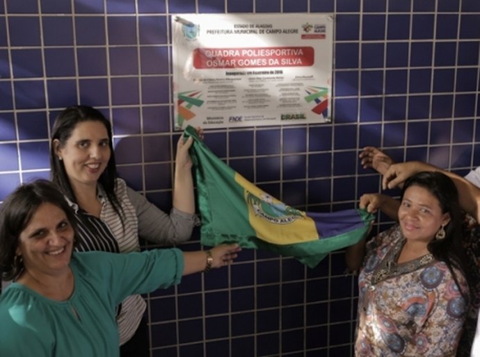 Inauguração de duas quadras poliesportivas marca início do ano letivo 2016 em Campo Alegre