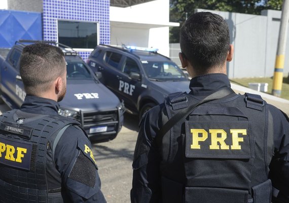 PRF apreende fuzis que estavam sendo levados do Rio para Porto Seguro